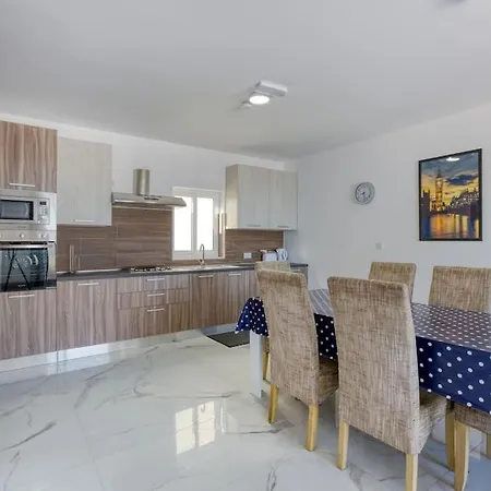 Beautiful Penthouse With Private Terrace & Seaview By 360 Estates Apartment St. Paul's Bay Exterior photo