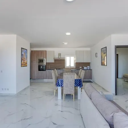 Beautiful Penthouse With Private Terrace & Seaview By 360 Estates Apartment St. Paul's Bay Exterior photo