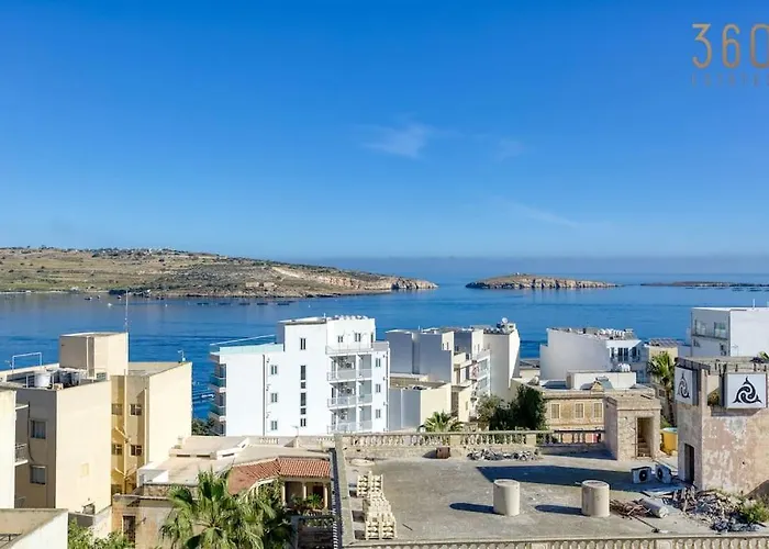 Beautiful Penthouse With Private Terrace & Seaview By 360 Estates