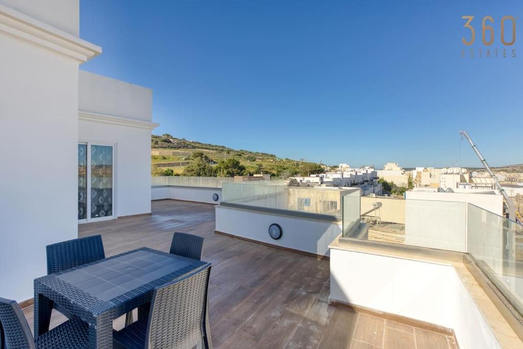 Beautiful Penthouse With Private Terrace & Seaview By 360 Estates * St. Paul's Bay