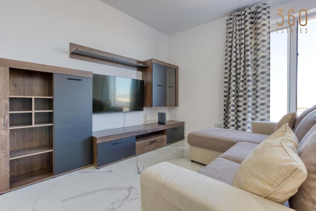 Apartment Beautiful Penthouse With Private Terrace & Seaview By 360 Estates