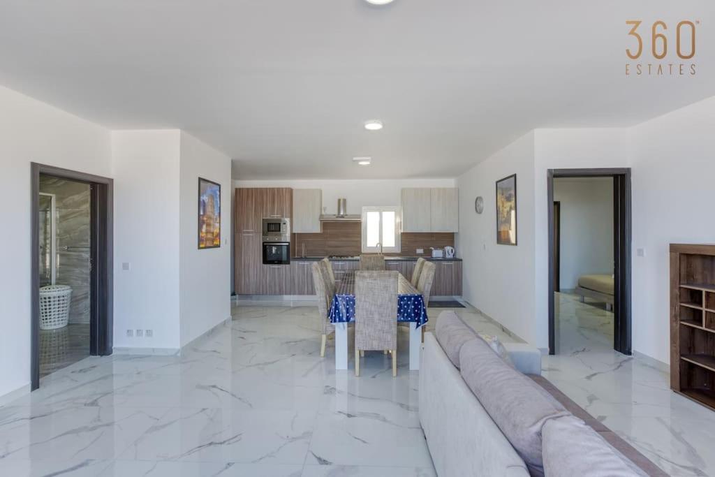 Apartment Beautiful Penthouse With Private Terrace & Seaview By 360 Estates *