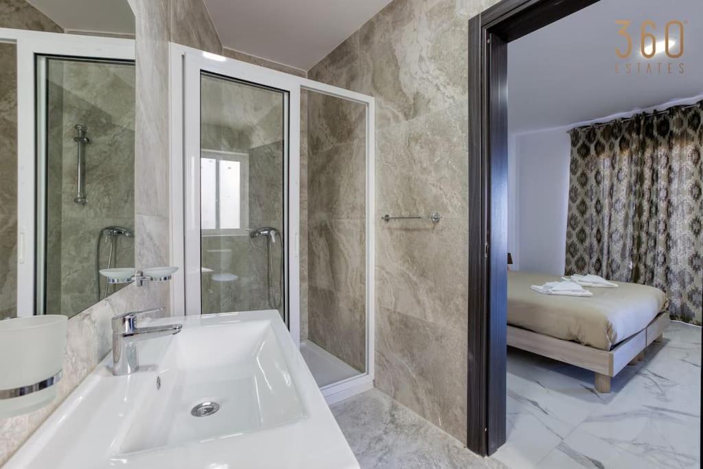 Beautiful Penthouse With Private Terrace & Seaview By 360 Estates * St. Paul's Bay