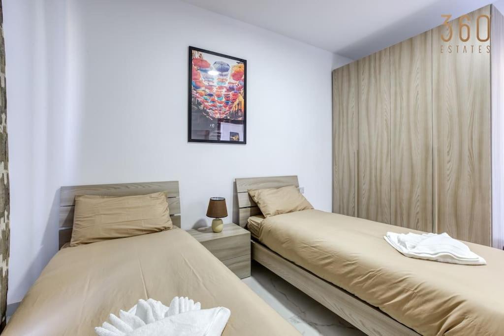 Beautiful Penthouse With Private Terrace & Seaview By 360 Estates