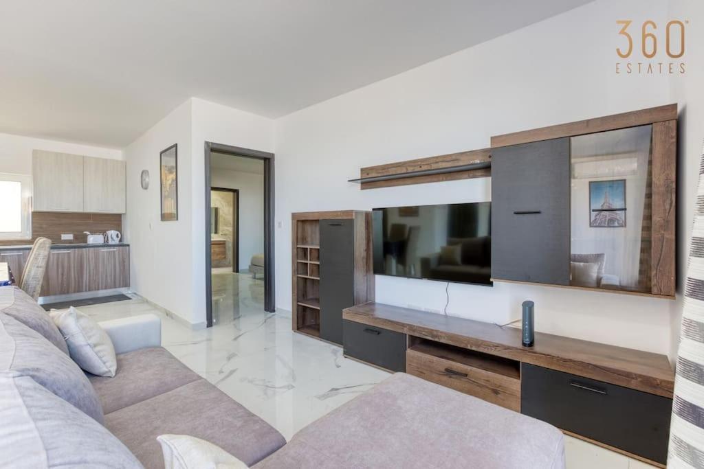 Beautiful Penthouse With Private Terrace & Seaview By 360 Estates * St. Paul's Bay