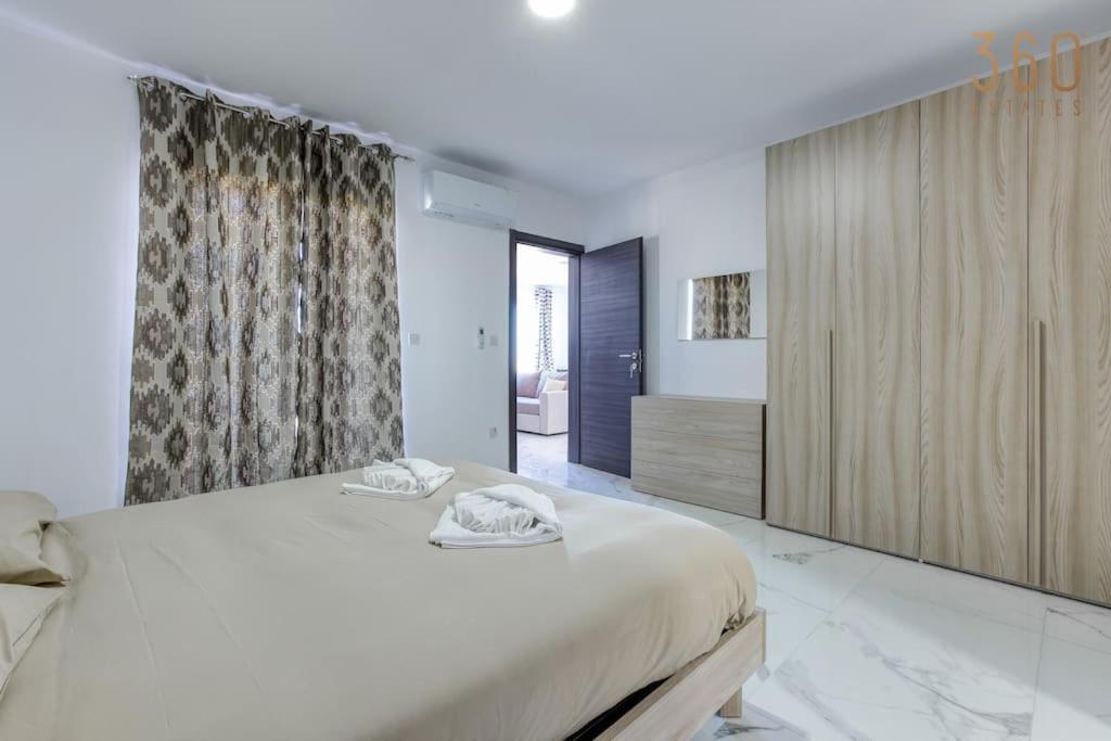 Beautiful Penthouse With Private Terrace & Seaview By 360 Estates *