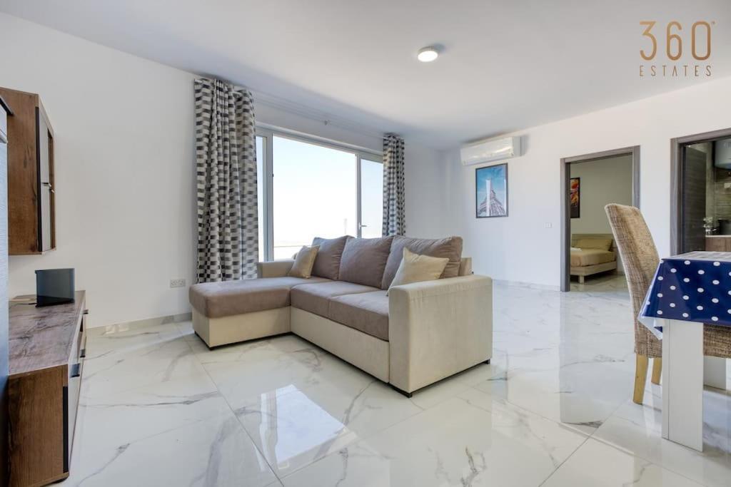 Apartment Beautiful Penthouse With Private Terrace & Seaview By 360 Estates
