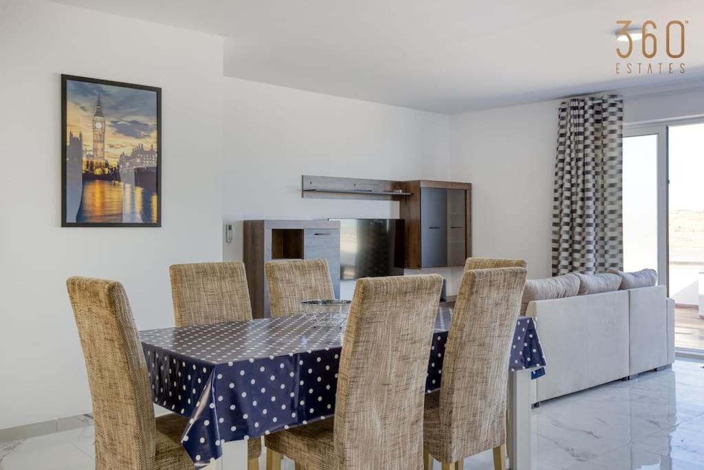Apartment Beautiful Penthouse With Private Terrace & Seaview By 360 Estates *